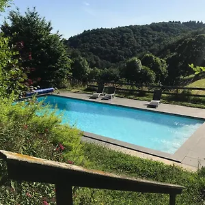 L'estivante , Saint-Austremoine France